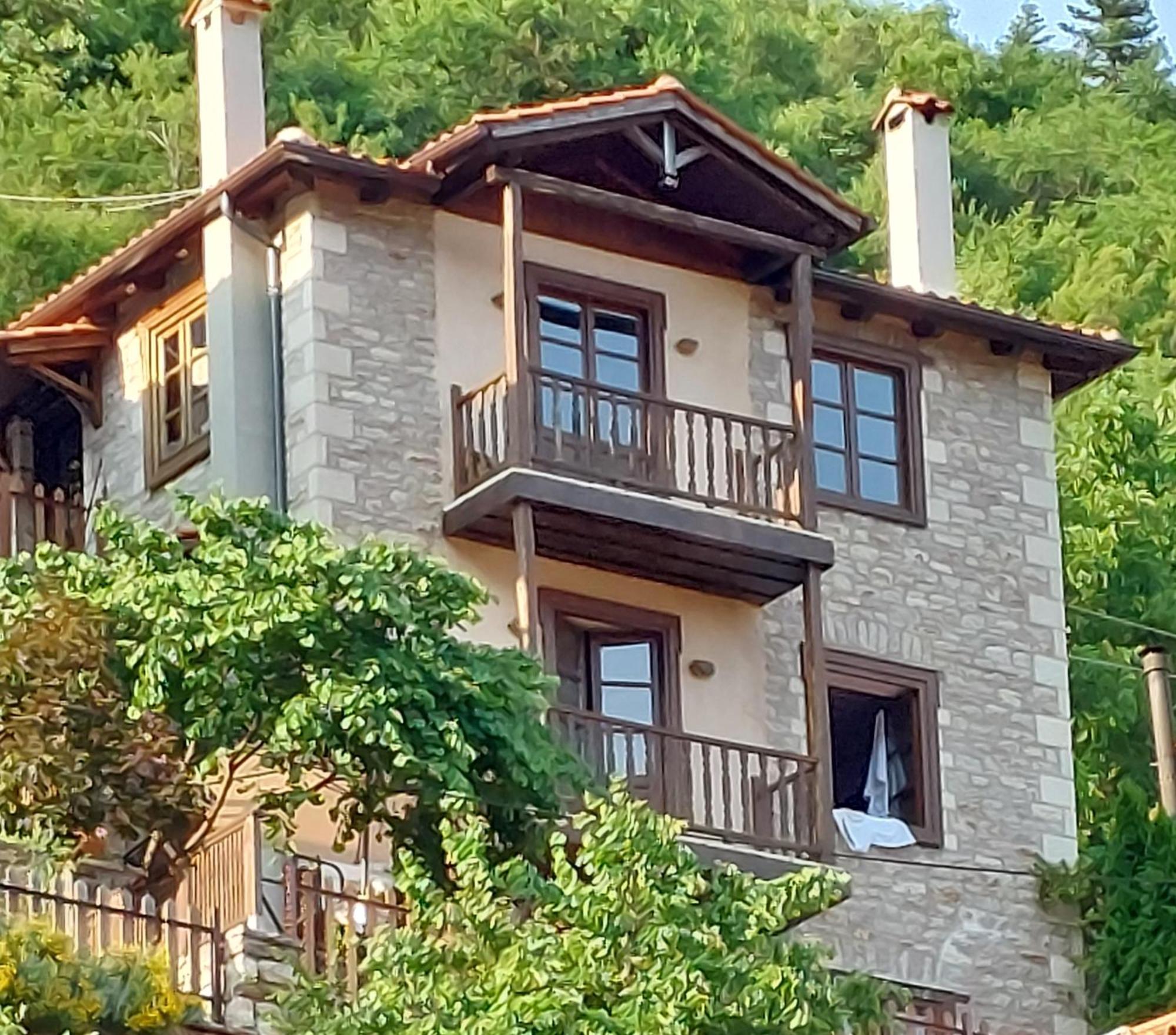 Maisonette Korfes-Κορφές-Μ Δύο Αυτόνομοι Όρoφοι Της Βίλας Κορφές Για Οικογένειες Και Μικρές Παρέες Karpenísion Dış mekan fotoğraf